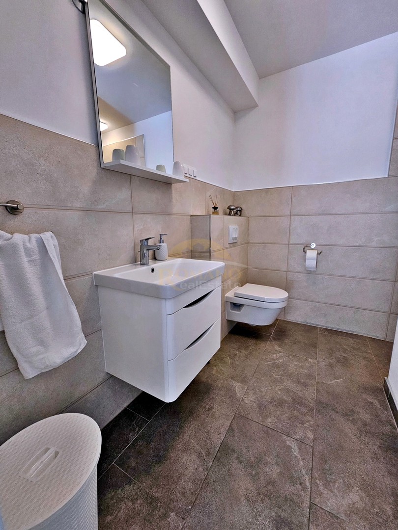 Luksuzna hiša na Čiovu - Mastrinka s 3 apartmaji in odprtim pogledom na morje